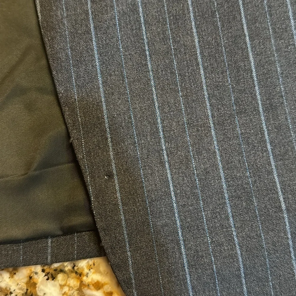 Corneliani 100% Virgin Wool extra fine Pin Striped Blazer Made in Italy see pics